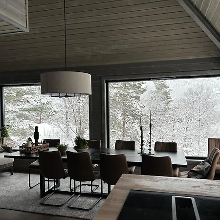 Villa Flott Ved Golf Bane, Loyper, Og I Naerheten Lindland (Farsund)
